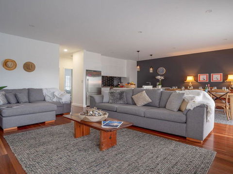 Bella K - Style, Comfort And Location - Accommodation Gladstone 1
