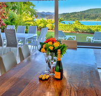 Bella Vista East 3 Luxury Ocean Views Large Flat Grassed Area And Buggy - Accommodation Gladstone