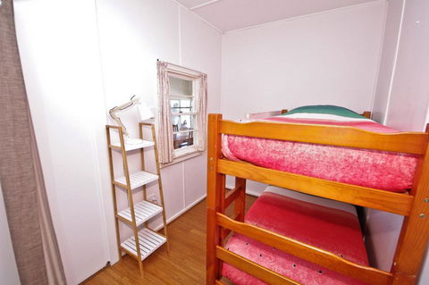 Bella Vista, 9 East Street - Accommodation Gladstone 3