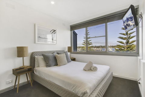 Bellevue On The Lakes - Accommodation Gladstone 3