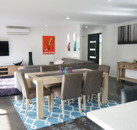 Ben's Place - modern  convenient - Accommodation Gladstone
