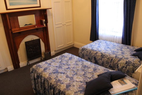 Benambra Bed & Breakfast - Accommodation Gladstone 2