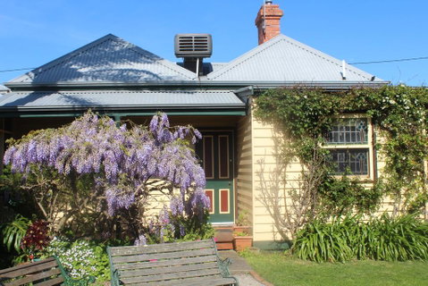 Benambra Bed & Breakfast - Accommodation Gladstone 3