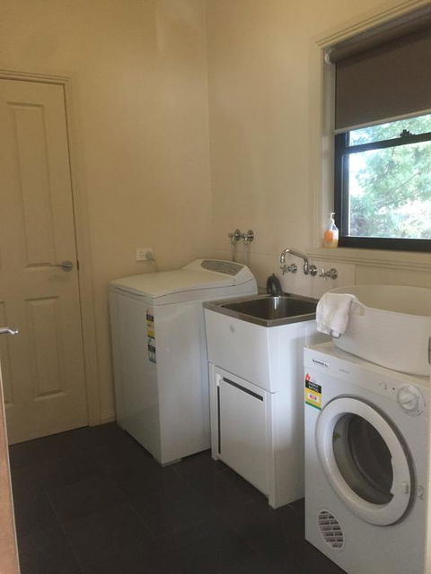 Bennett House Horsham - Accommodation Gladstone 2