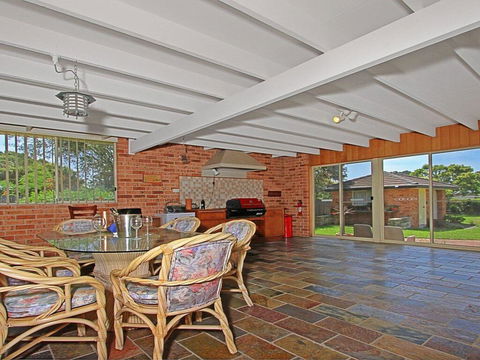Benvenue - Resort Style With Pool - Accommodation Gladstone 0