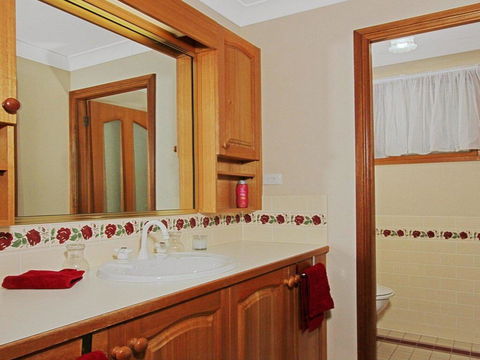 Benvenue - Resort Style With Pool - Accommodation Gladstone 3