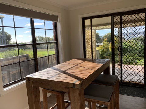 Berds Nest - Accommodation Gladstone 0