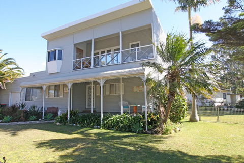 Berrara's Home Away From Home - Accommodation Gladstone 0