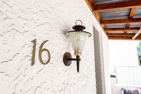 Best Central House - SLEEPS 11 !! - Accommodation Gladstone 1