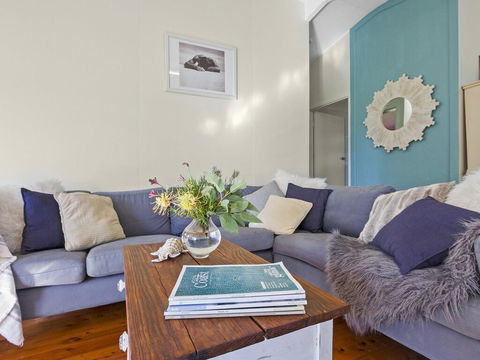 Between 2 Beaches - Comfortable Private Sanctuary - Accommodation Gladstone 0