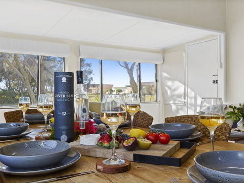 Between 2 Beaches - Comfortable Private Sanctuary - Accommodation Gladstone 3