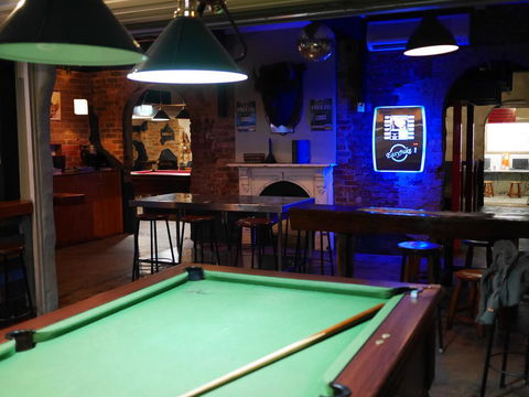 Bev And Mick's International Backpackers At Mcmahon's - Accommodation Gladstone 2