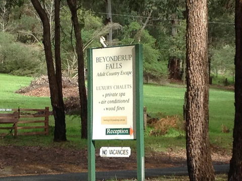 Beyonderup Falls Adult Retreat - Accommodation Gladstone 1