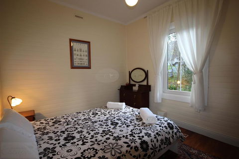 Bienvenue - Accommodation Gladstone 3