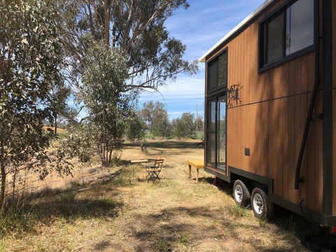 Big Tiny Jindera Park - Accommodation Gladstone 0