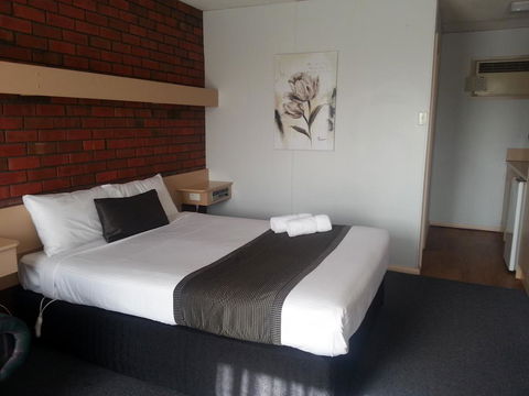 Big Valley Lakeside Paradise Motor Inn - Accommodation Gladstone 1