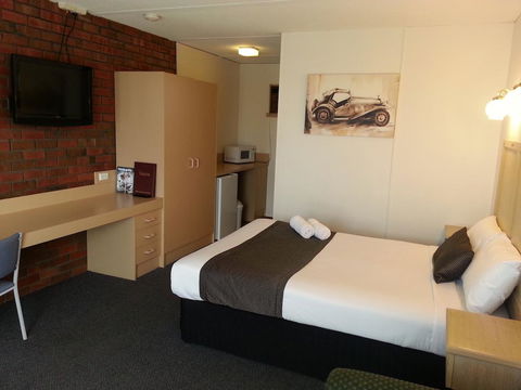 Big Valley Lakeside Paradise Motor Inn - Accommodation Gladstone 2