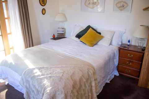 Billabong Cottage - Accommodation Gladstone 1