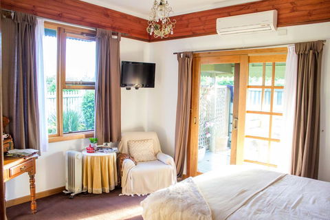 Billabong Cottage - Accommodation Gladstone 0
