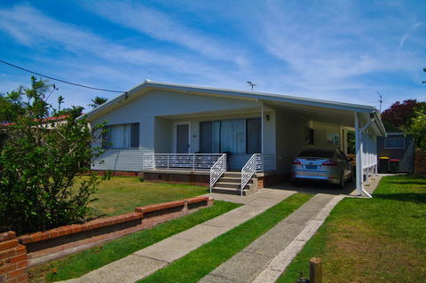 Billy's On Main, 44 Main Street - Accommodation Gladstone 0