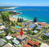 Bimbadeen Unit 3 - across from the beach - lift in complex - Accommodation Gladstone