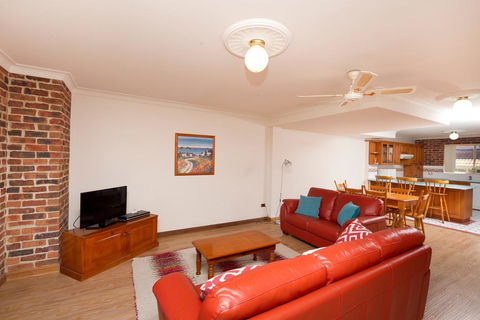 Birchgrove Terrace, Unit 3, Recreation Lane - Accommodation Gladstone 1