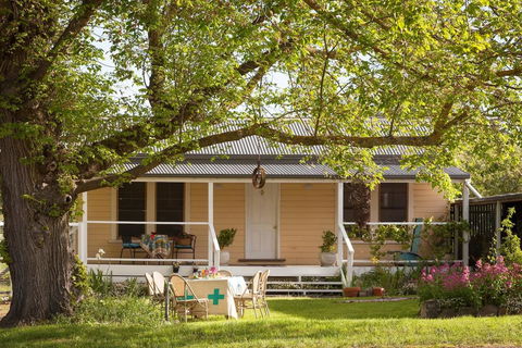 Bird House - Accommodation Gladstone 0