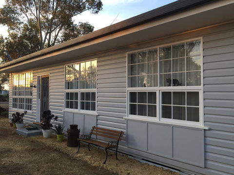 Black Cat Retreat Holiday Home - Accommodation Gladstone 1