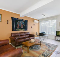 Black Dolphin Waterfront Apartment - Accommodation Gladstone