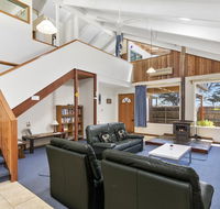 Black Dolphin Waterfront Townhouse - Bay Views - Accommodation Gladstone