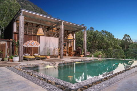 Blackbird Luxury Accommodation - Accommodation Gladstone 2