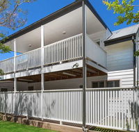 Blake Loft on Manning - 500 metres to two beaches - Accommodation Gladstone