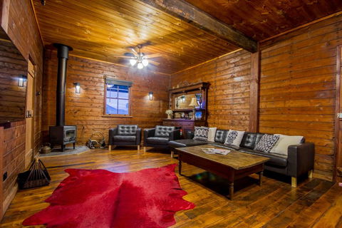 Blaxland's Cottage - Accommodation Gladstone 2