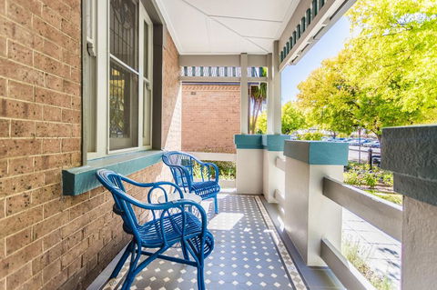 Blue Door Apartments Heritage Charm In CBD - Accommodation Gladstone 1