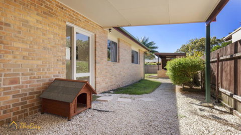 Blue Fish - 41 Boulder Bay Road - Accommodation Gladstone 0
