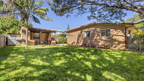 Blue Fish - 41 Boulder Bay Road - Accommodation Gladstone 1