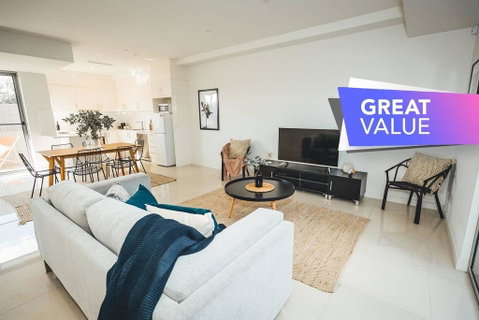 Blue Gum On First Ave - CBD Fringe, WiFi, Netflix - Accommodation Gladstone 0