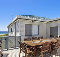 Blue Horizon - beachfront with fireplace - Accommodation Gladstone