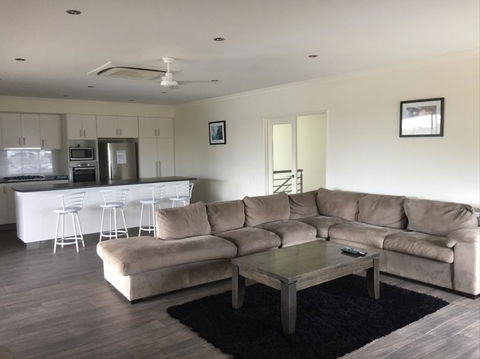 Blue Sky Apartment - Accommodation Gladstone 0