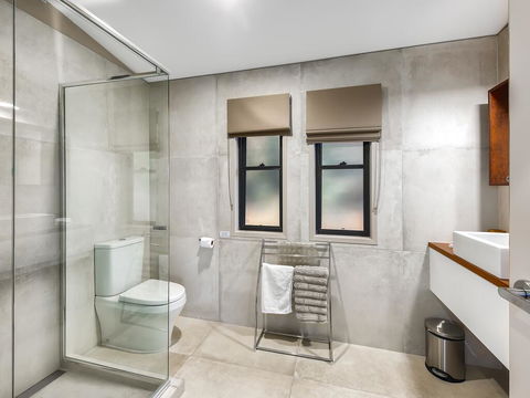 Blue Summit Cottages - Accommodation Gladstone 2