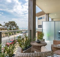 Blue Waters on the Beach absolute beachfront views - Accommodation Gladstone