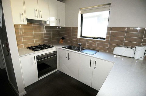 Blues Air 3A - Accommodation Gladstone 1