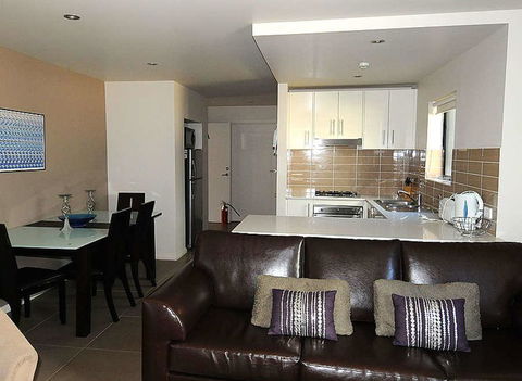 Blues Air 3A - Accommodation Gladstone 3