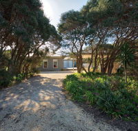 Bluetopia - Sparkling Solar Heated Pool - Accommodation Gladstone