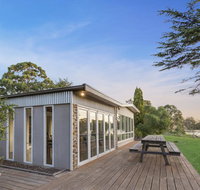 Bluff View River House - Stunning Riverfront - Accommodation Gladstone
