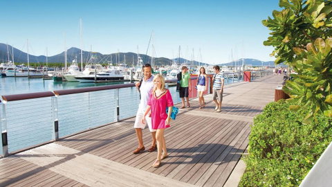 Boatel Cairns - Accommodation Gladstone 1