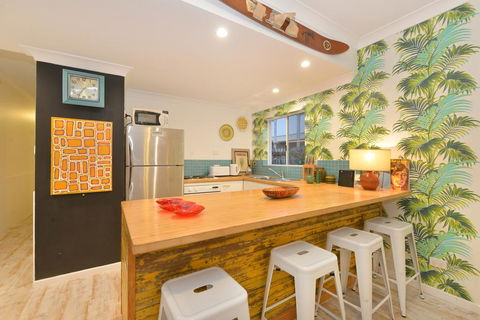 Boho Beach Apartment - Accommodation Gladstone 0