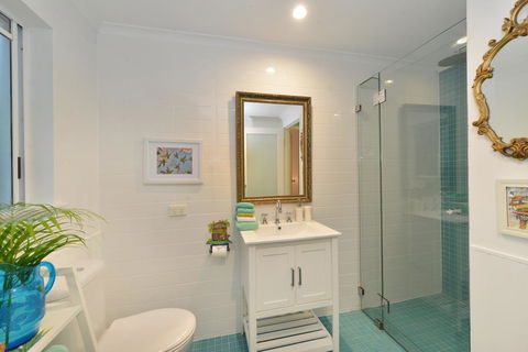 Boho Beach Apartment - Accommodation Gladstone 3