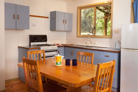 Bombina Cottages - Accommodation Gladstone 2