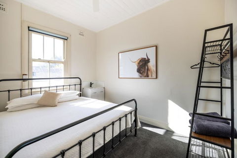 The Middle - Accommodation Gladstone 0